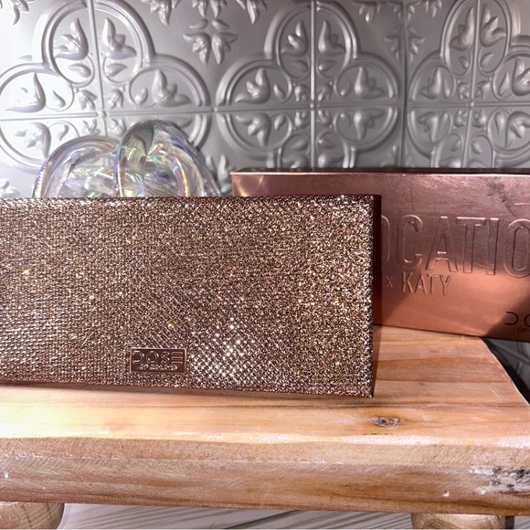 Dose of Colors Friendcation Desi x Kati Eyeshadow Palette - Picture 4 of 7